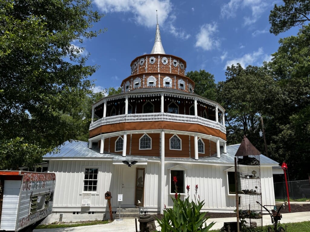 World’s Folk Art Church, Paradise Gardens
