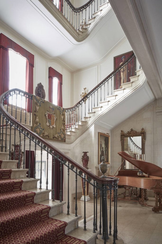 image 15_The ArmstrongKessler Mansion_grand staircase_Thomas Loof